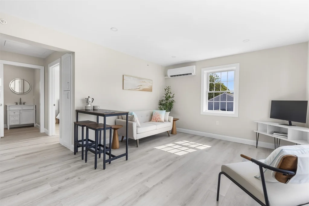 1 bed, 1 bath apartment for rent at 112 West Main Unit 1, Barnstable — photo 2 of 16