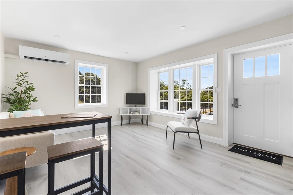1 bed, 1 bath apartment for rent at 112 West Main Unit 8, Barnstable — photo 6 of 16