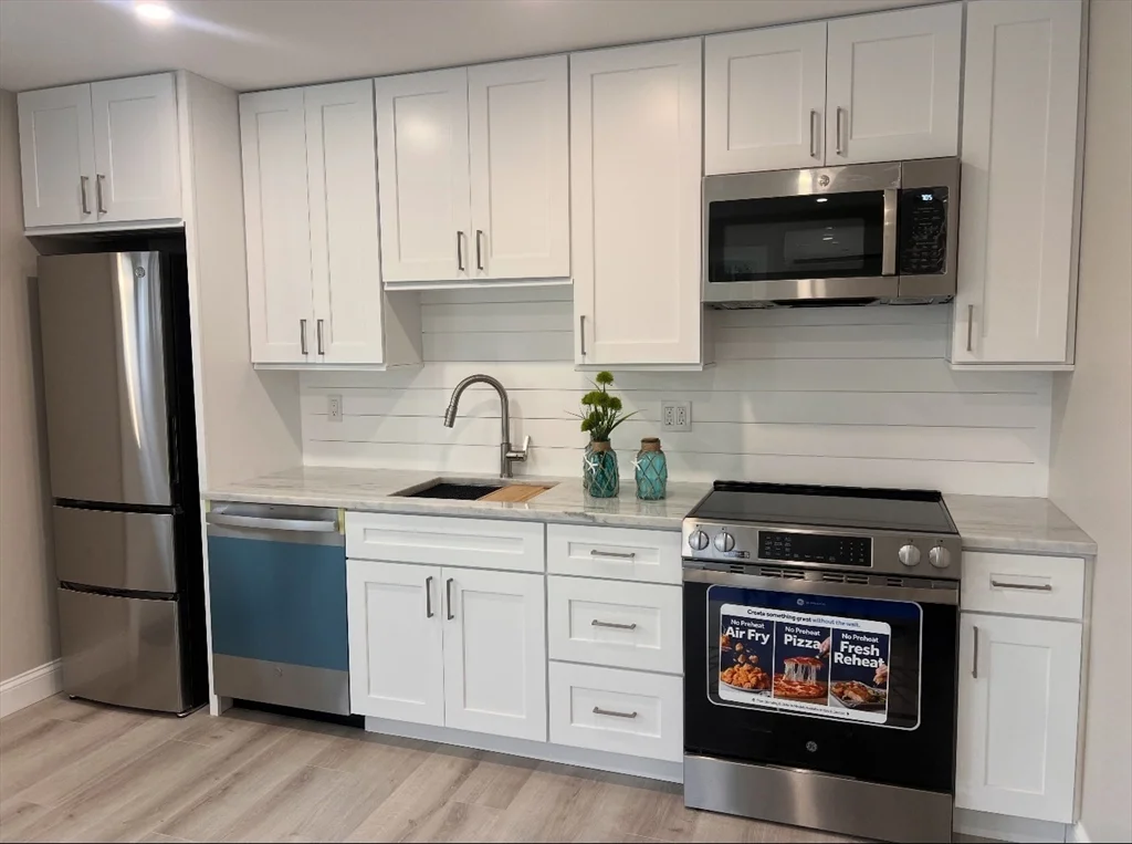 1 bed, 1 bath apartment for rent at 112 West Main Unit 8, Barnstable — photo 5 of 16