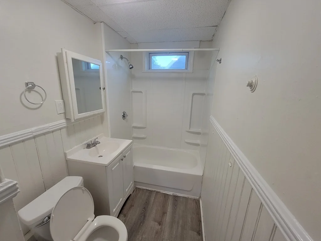 3 bed, 1 bath apartment for rent at 112 West St Unit 3, Worcester — photo 4 of 11