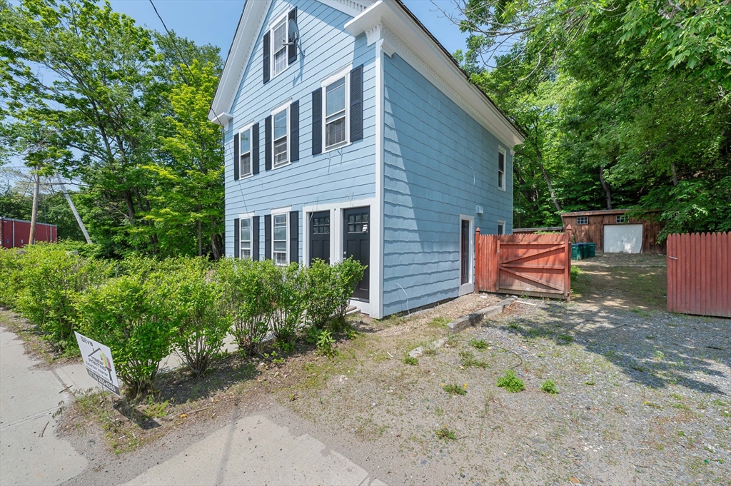 4 bed, 2 bath apartment for rent at 112 Westminster St Unit 2, Fitchburg — photo 2 of 37
