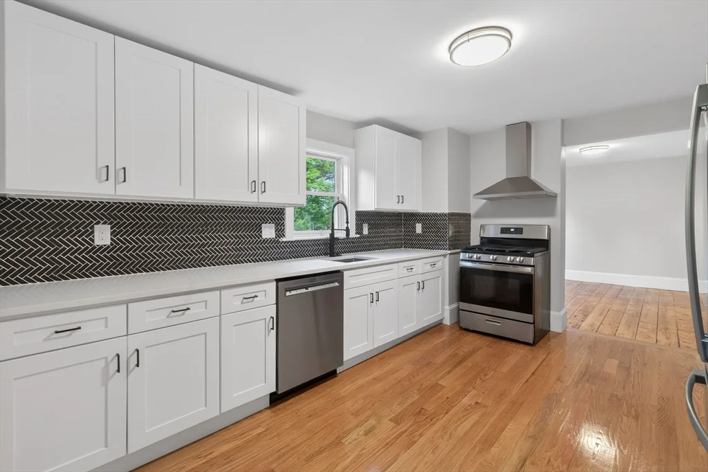3 bed, 1 bath apartment for rent at 112 Woodstock Unit 2, Teele Square — photo 2 of 13