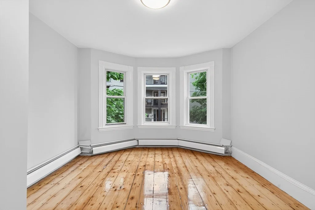 3 bed, 1 bath apartment for rent at 112 Woodstock Unit 2, Teele Square — photo 6 of 13
