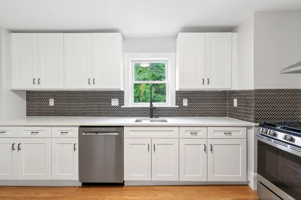3 bed, 1 bath apartment for rent at 112 Woodstock Unit 2, Teele Square — photo 3 of 13