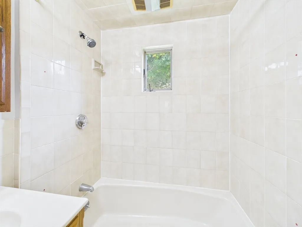 2 bed, 1 bath apartment for rent at 1120 Centre St Unit 1, Newton Center — photo 25 of 34