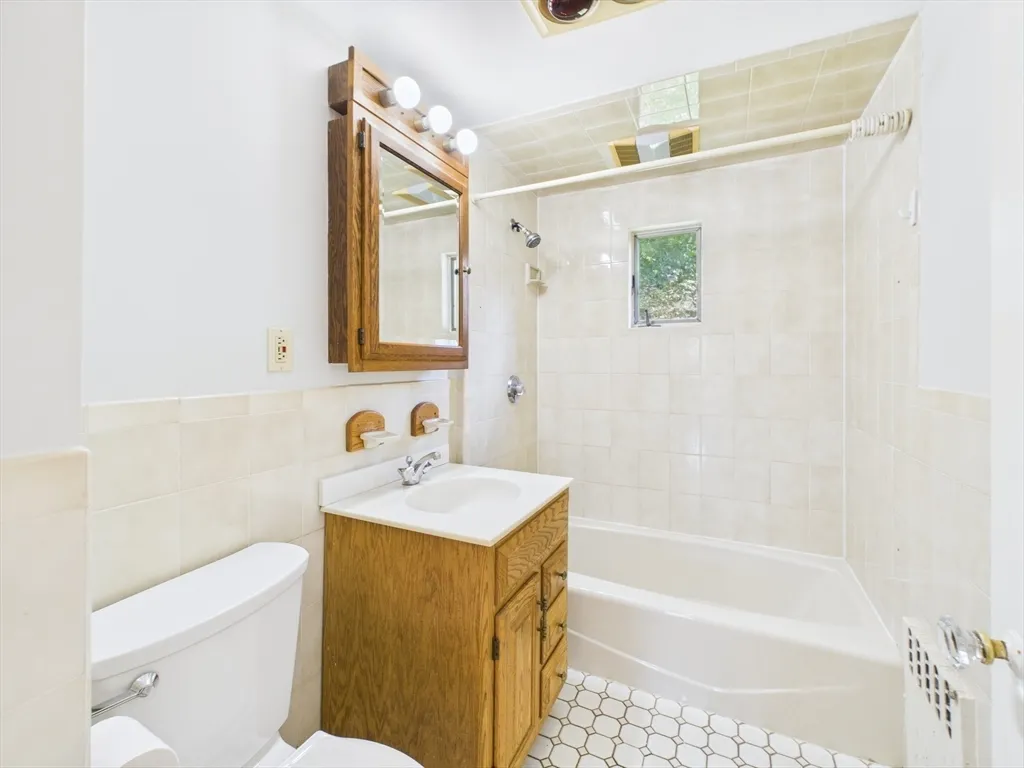 2 bed, 1 bath apartment for rent at 1120 Centre St Unit 1, Newton Center — photo 24 of 34