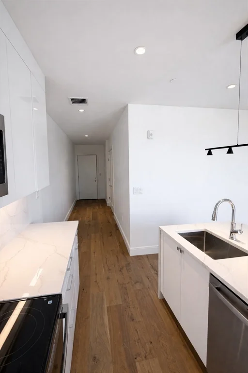 1 bed, 1 bath apartment for rent at 1121 Dorchester Ave Unit 205, Dorchester — photo 3 of 8