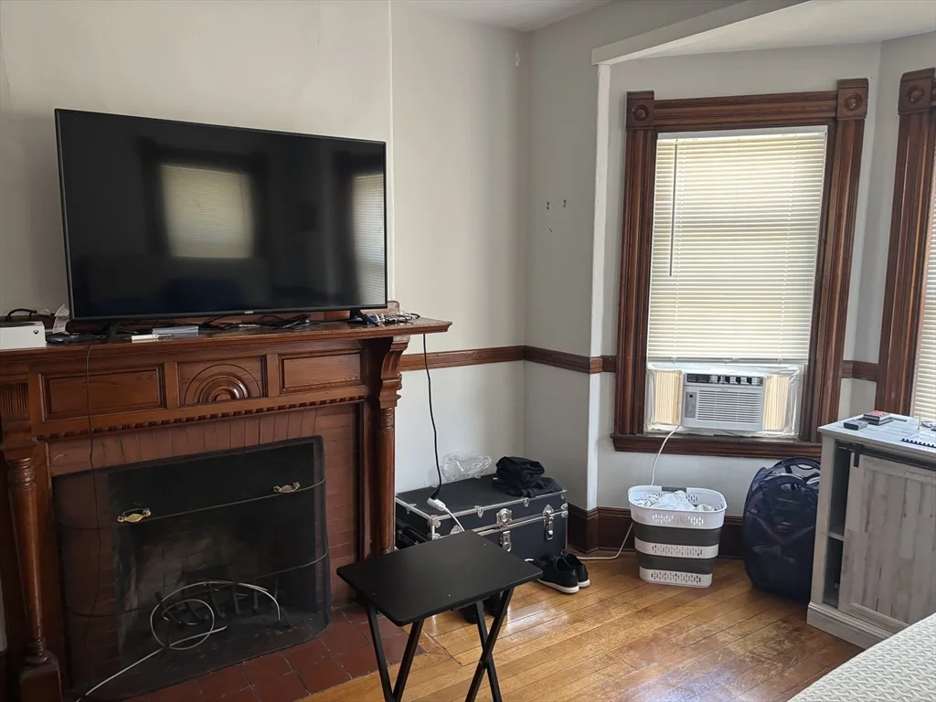 3 bed, 1 bath apartment for rent at 1122 Adams St Unit 1, Dorchester — photo 7 of 11