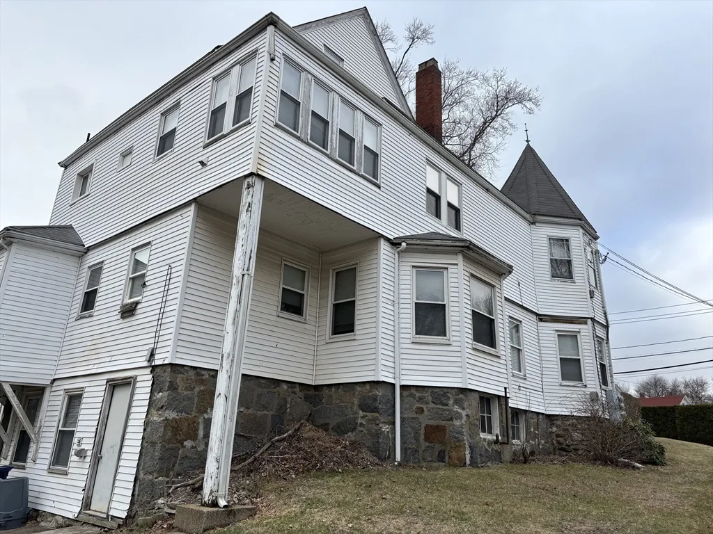 4 bed, 2 bath apartment for rent at 1122 Adams St Unit 2, Dorchester — photo 2 of 21