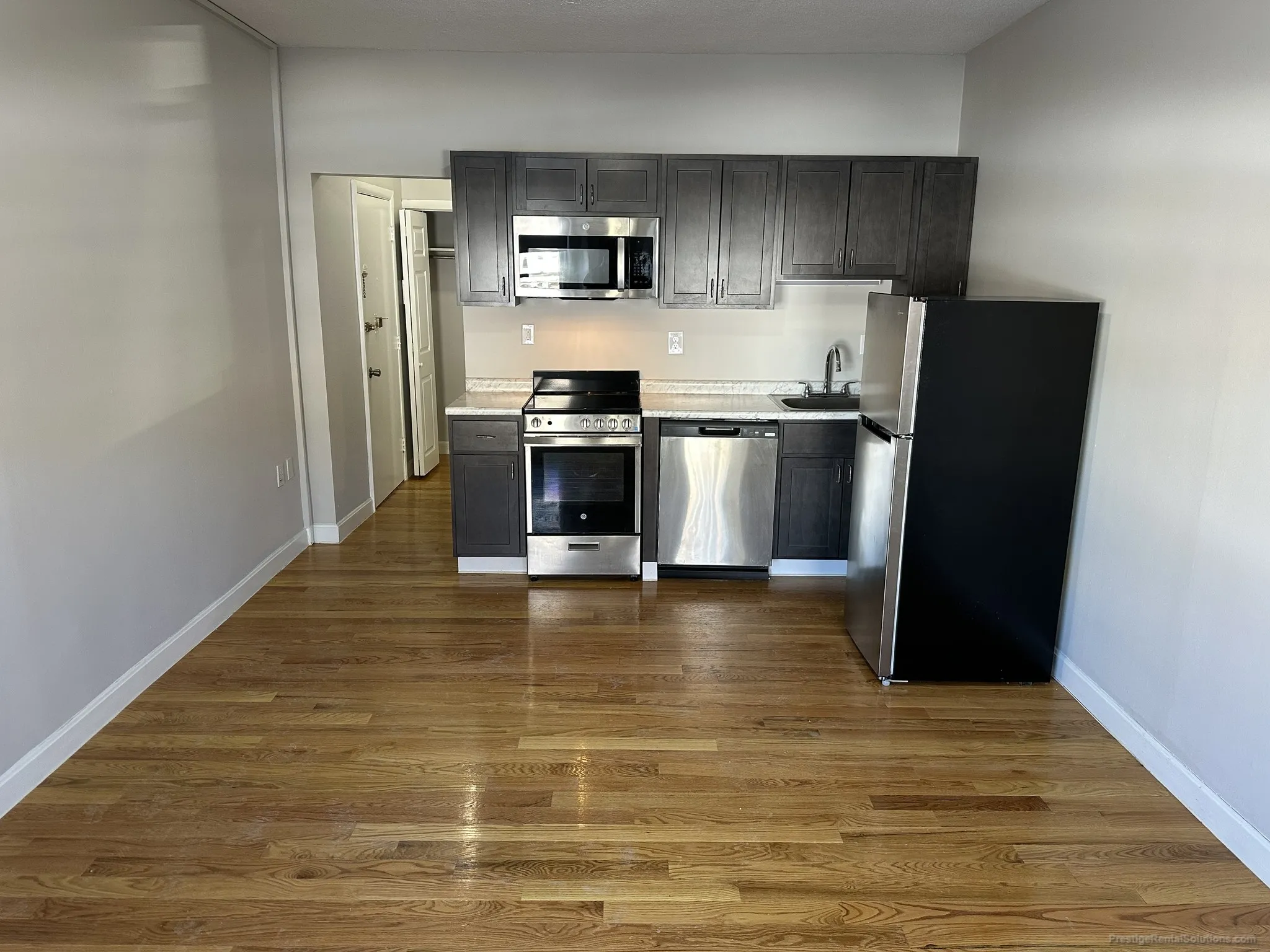 Studio bed, 1 bath apartment for rent at 1122 Commonwealth Ave Unit 1, Allston — photo 6 of 12