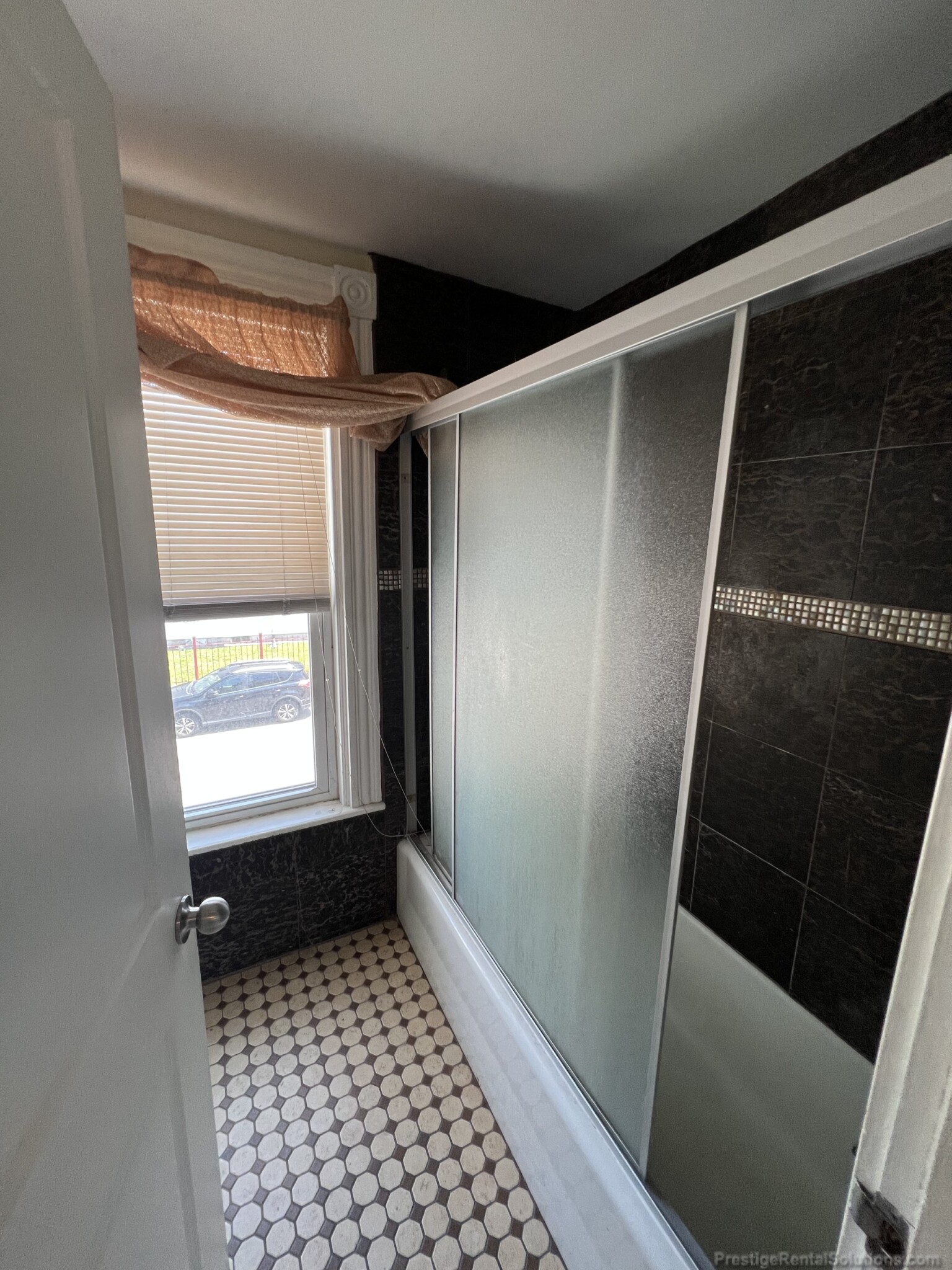 4.5 bed, 2 bath apartment for rent at 1122 River St Unit 2, Hyde Park — photo 13 of 15