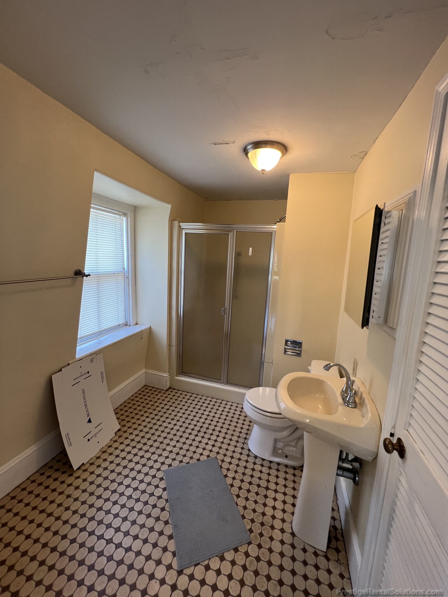 4.5 bed, 2 bath apartment for rent at 1122 River St Unit 2, Hyde Park — photo 12 of 15