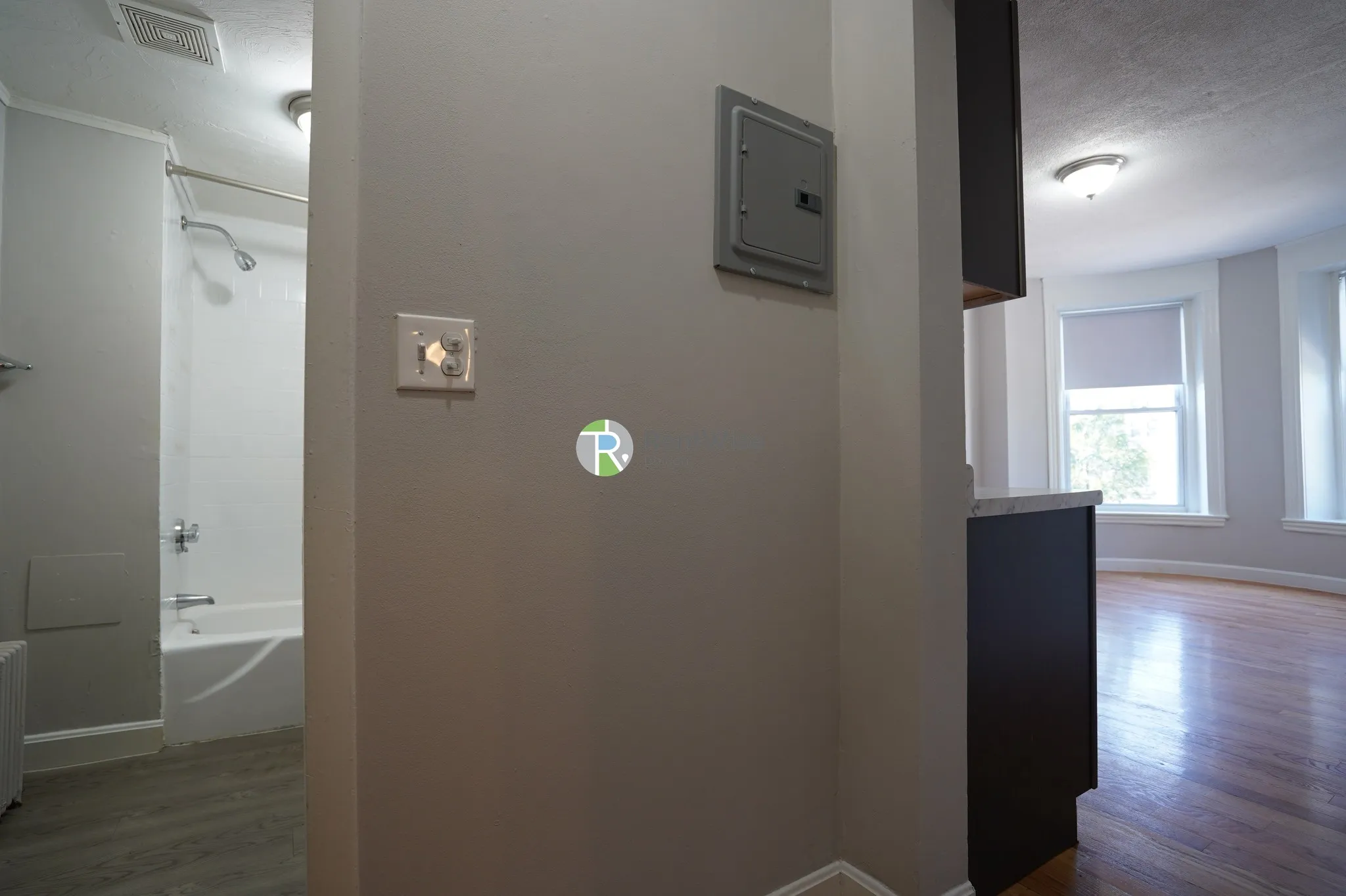 Studio bed, 1 bath apartment for rent at 1124 Commonwealth Ave Unit 1, Allston — photo 1 of 11