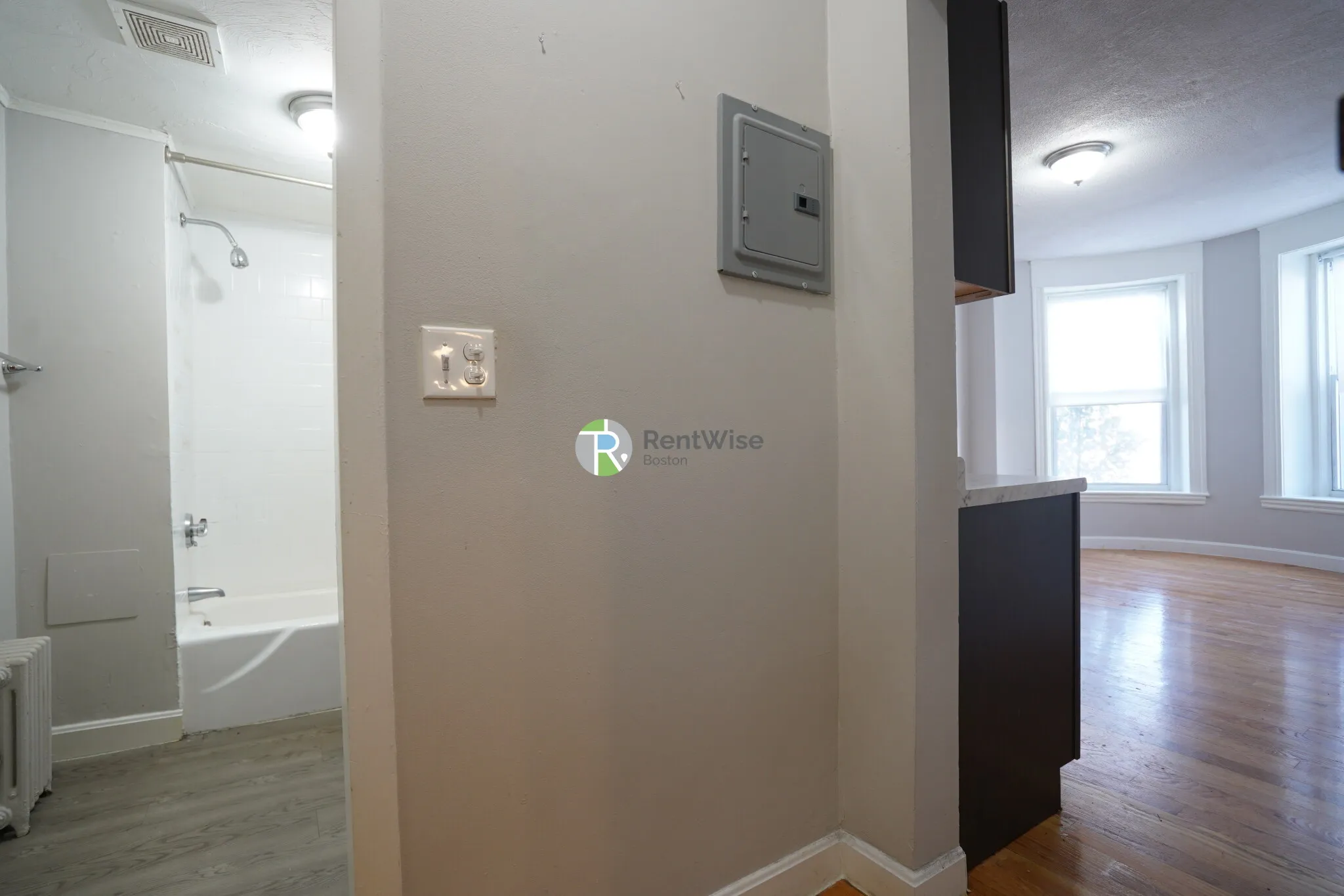 Studio bed, 1 bath apartment for rent at 1124 Commonwealth Ave Unit 1, Allston — photo 1 of 11