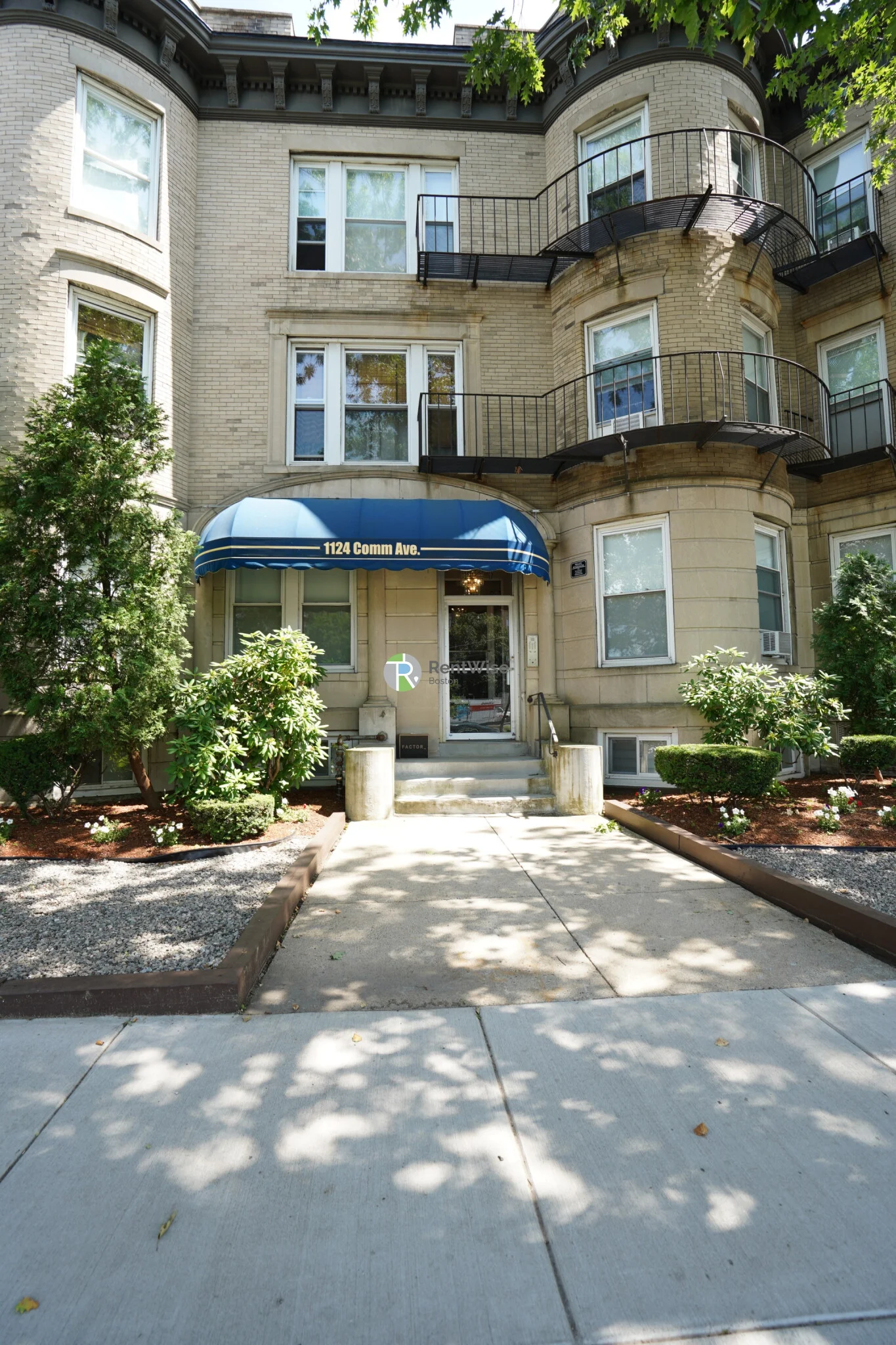 Studio bed, 1 bath apartment for rent at 1124 Commonwealth Ave Unit 1, Allston — photo 10 of 11