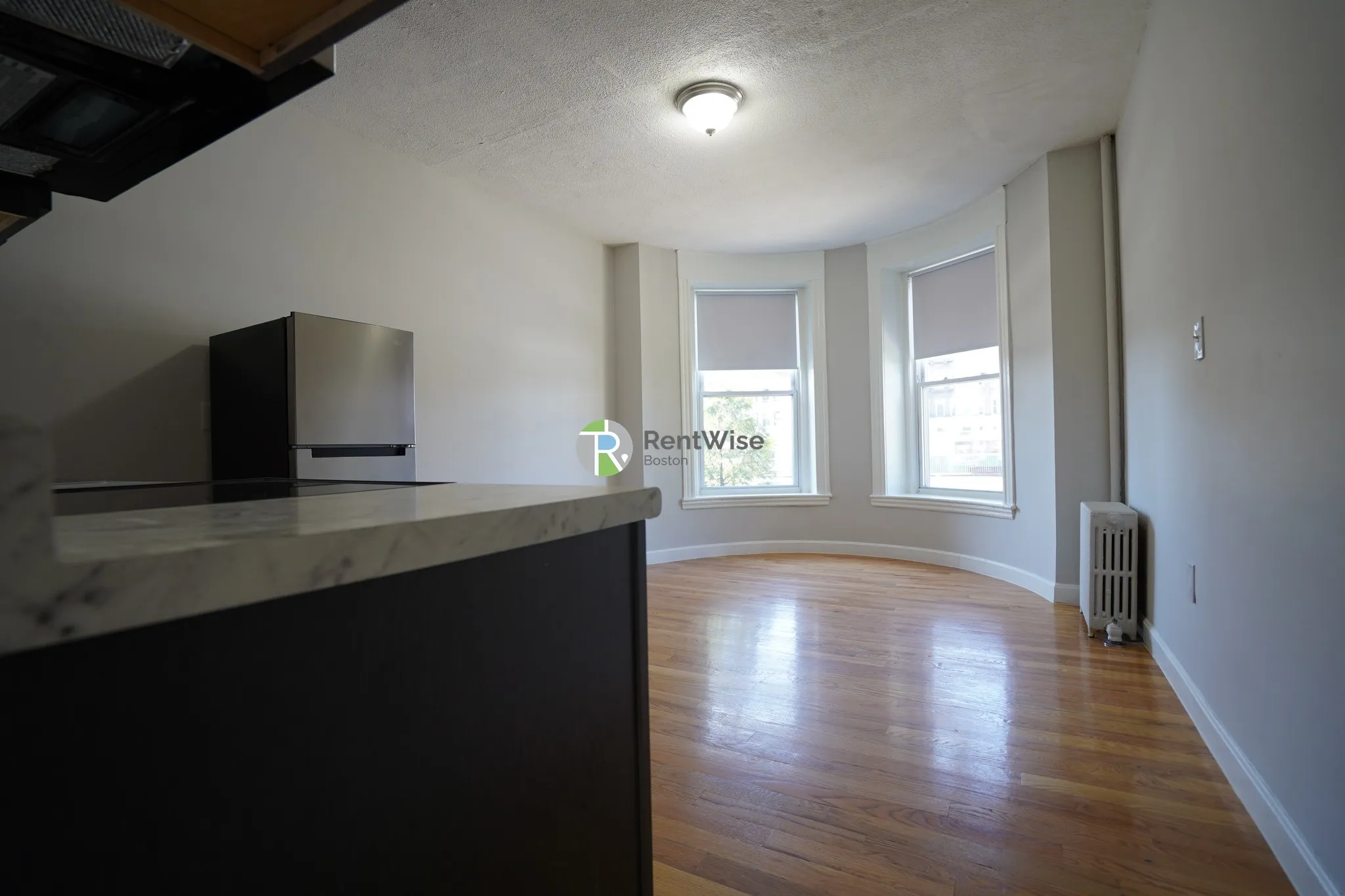 Studio bed, 1 bath apartment for rent at 1124 Commonwealth Ave Unit 1, Allston — photo 2 of 11