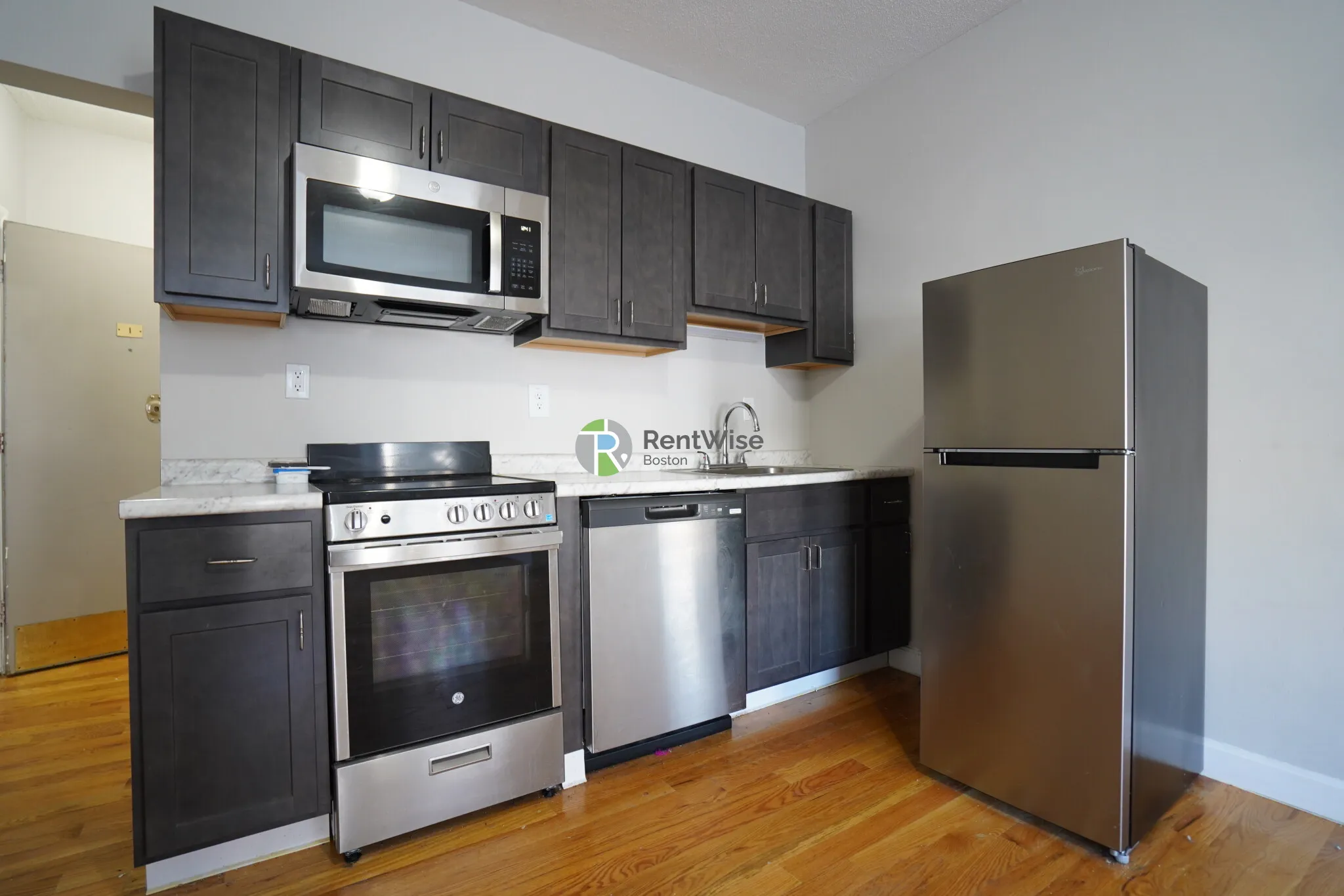 Studio bed, 1 bath apartment for rent at 1124 Commonwealth Ave Unit 1, Allston — photo 6 of 11