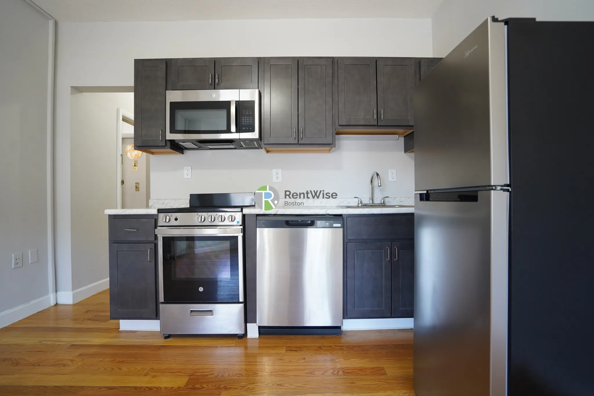 Studio bed, 1 bath apartment for rent at 1124 Commonwealth Ave Unit 1, Allston — photo 6 of 11