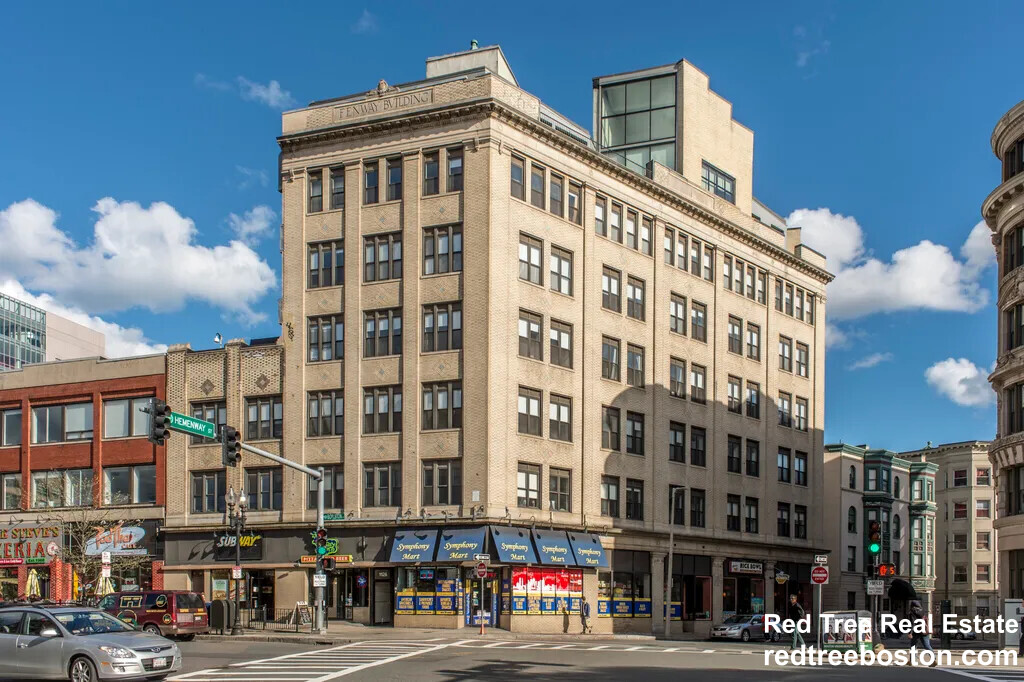 1 bed, 1 bath apartment for rent at 1126 Boylston St Unit 304, Fenway