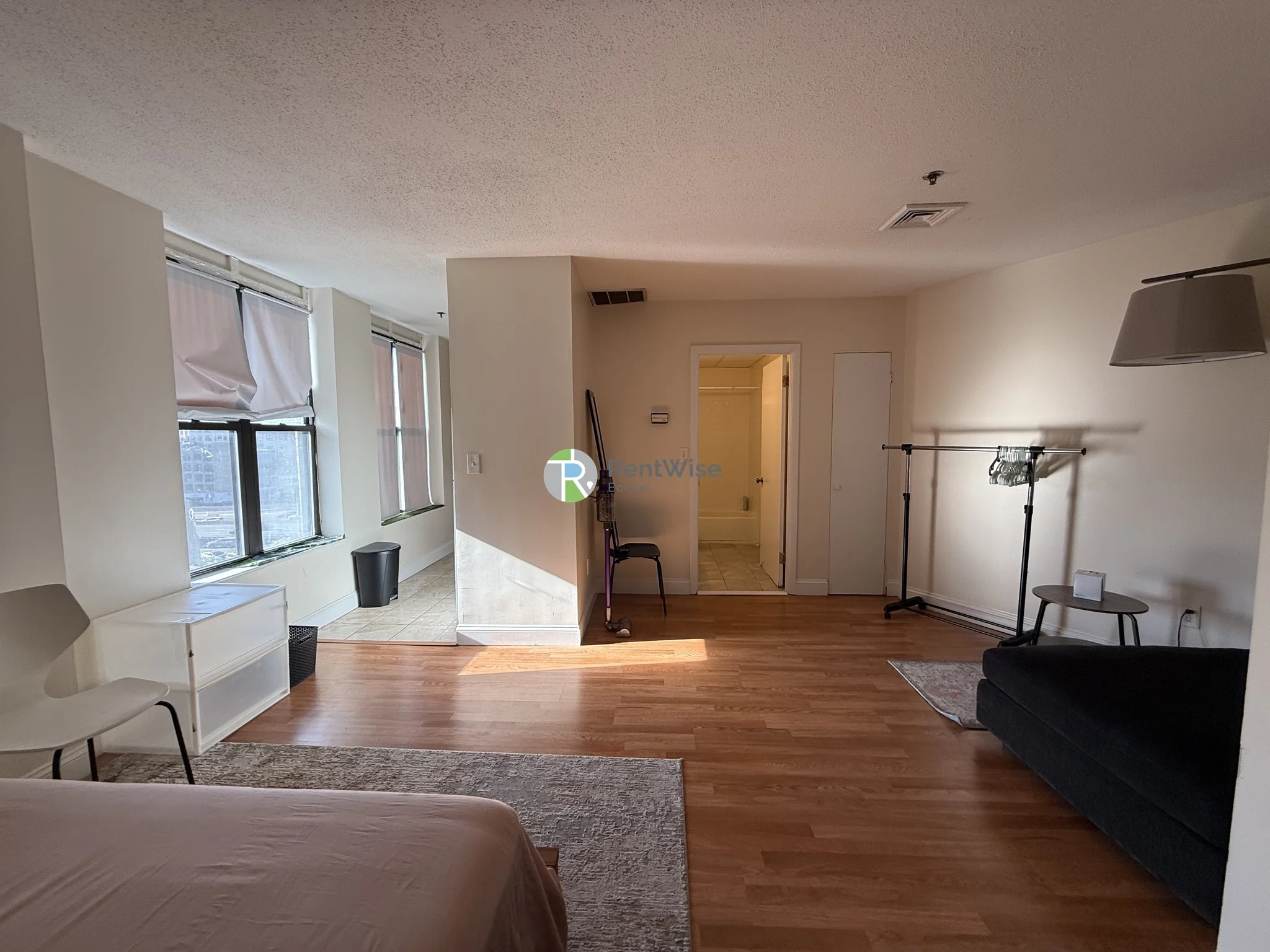 Studio bed, 1 bath apartment for rent at 1126 Boylston St Unit 405, Fenway — photo 1 of 9