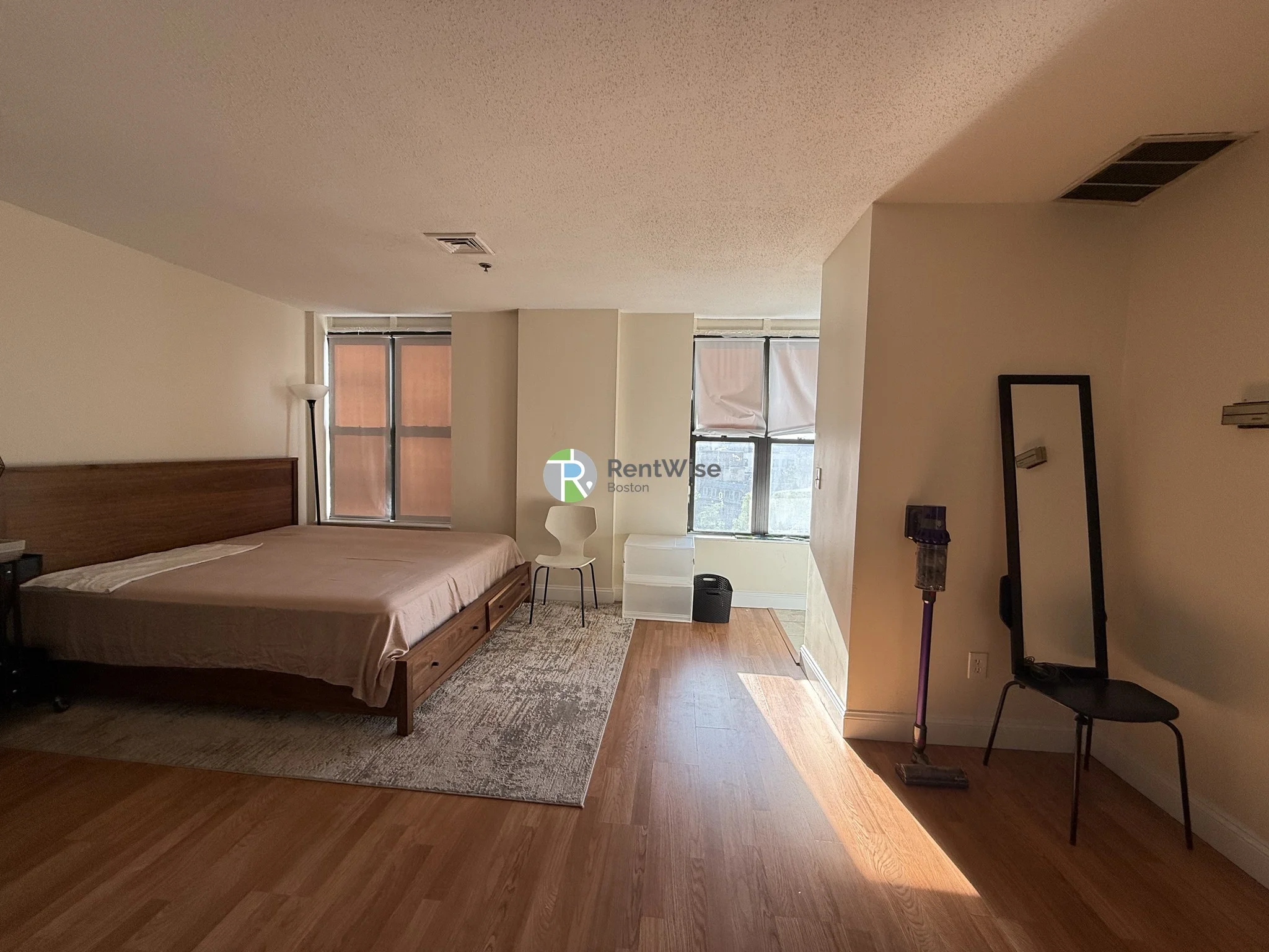 Studio bed, 1 bath apartment for rent at 1126 Boylston St Unit 405, Fenway — photo 4 of 9