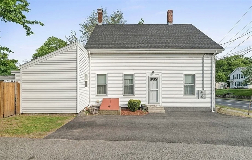 3 bed, 1 bath apartment for rent at 1126 Commercial St Unit 1, East Weymouth — photo 1 of 16
