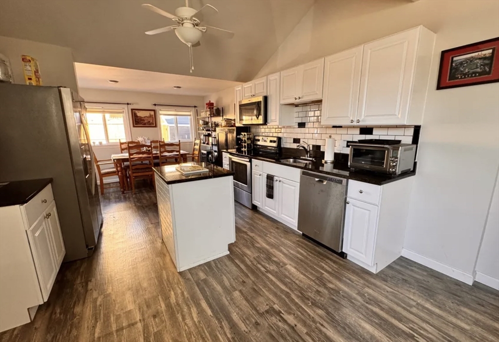 3 bed, 1 bath apartment for rent at 1126 Commercial St Unit 1, East Weymouth — photo 3 of 16