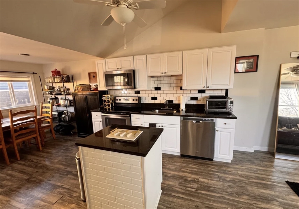 3 bed, 1 bath apartment for rent at 1126 Commercial St Unit 1, East Weymouth — photo 4 of 16