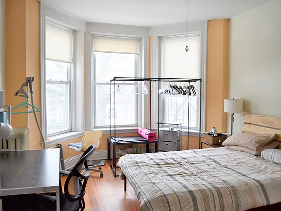 2 bed, 1 bath apartment for rent at 1126 Commonwealth Ave Unit 6, Brighton — photo 4 of 9