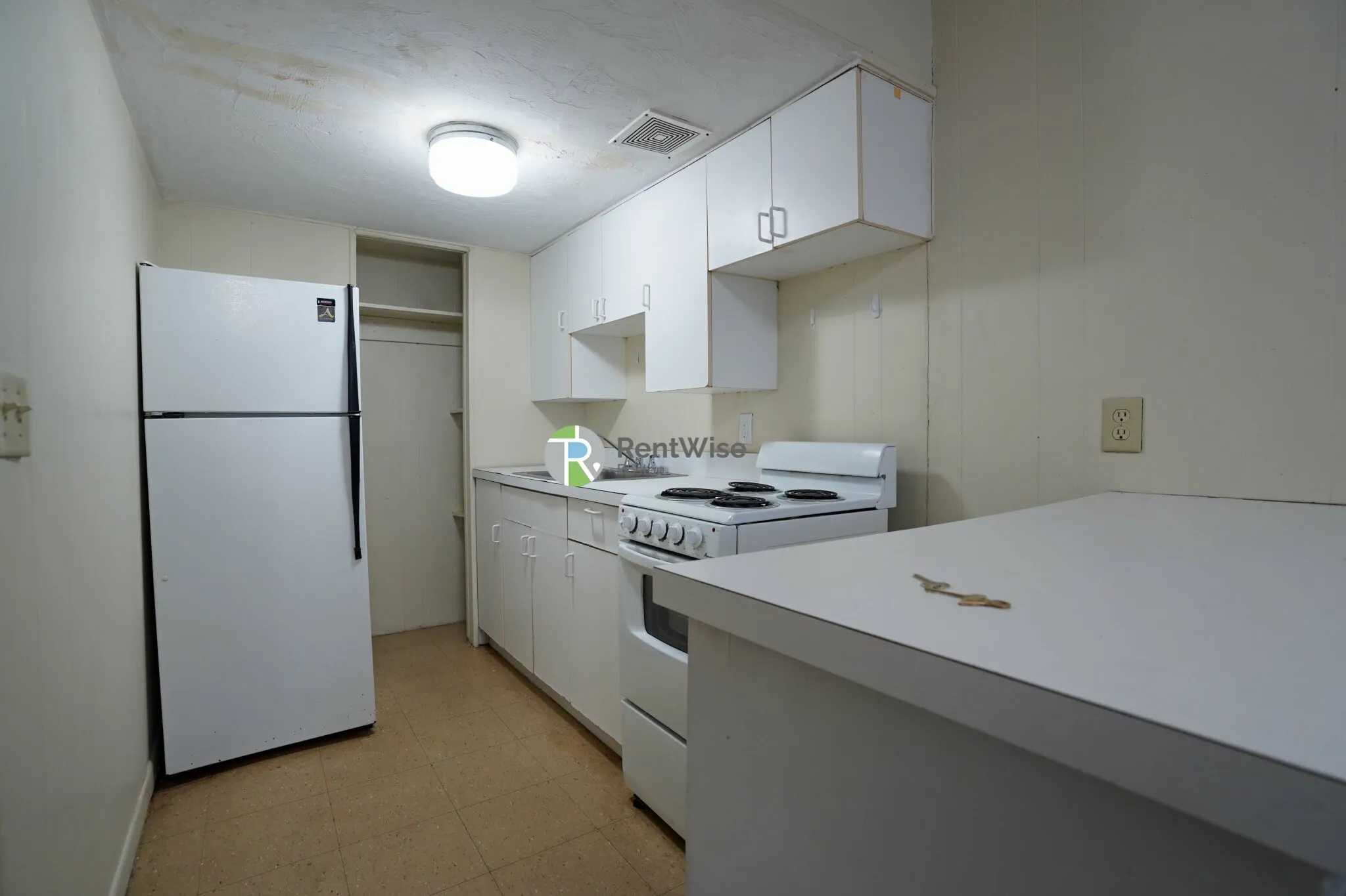 Studio bed, 1 bath apartment for rent at 1126 Commonwealth Ave Unit A, Allston — photo 12 of 15