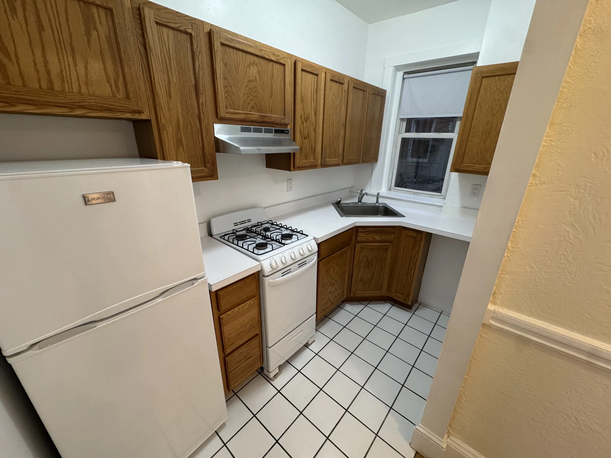 2 bed, 1 bath apartment for rent at 1127 Commonwealth Ave Unit 10, Allston — photo 2 of 25