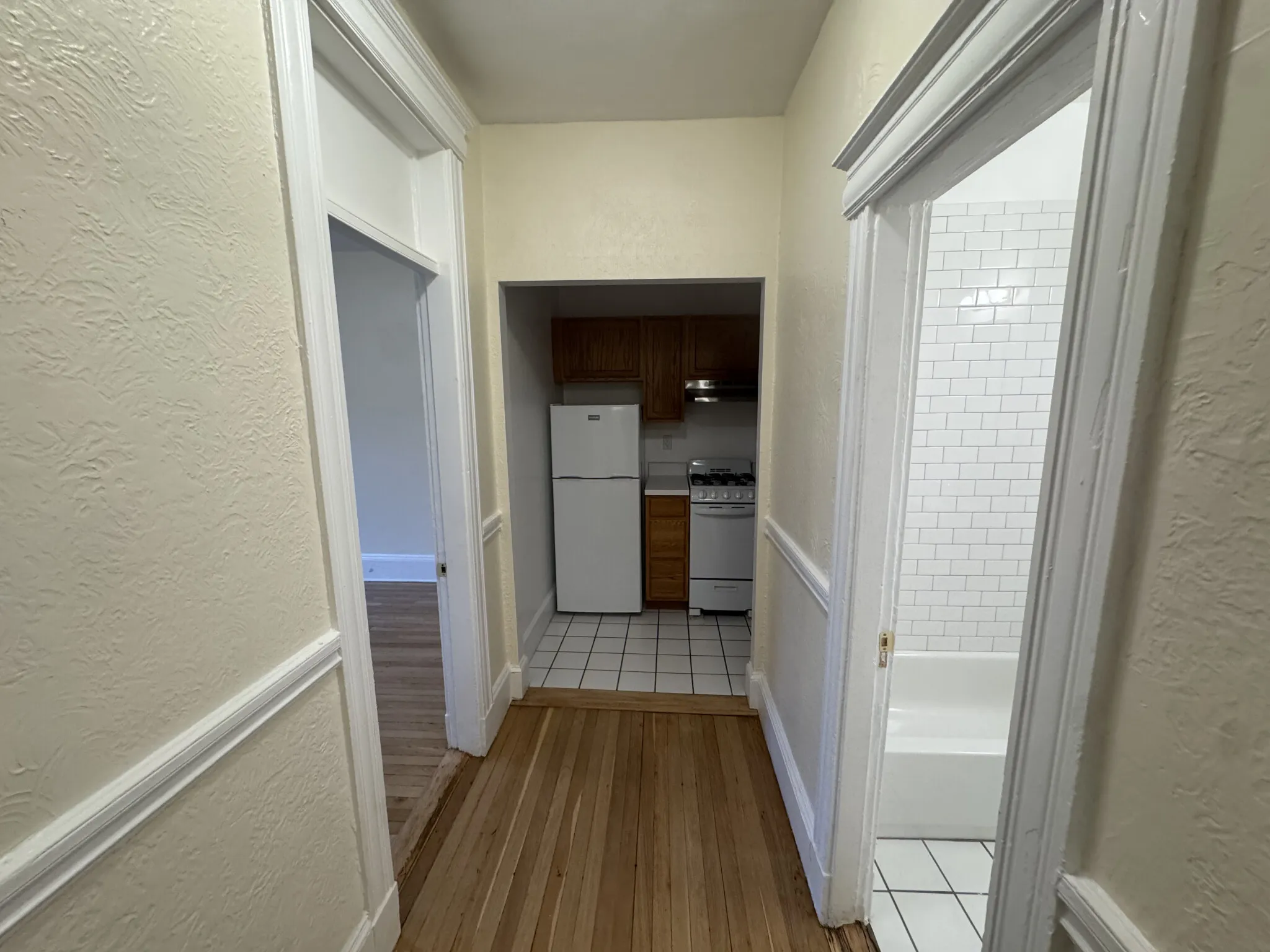 2 bed, 1 bath apartment for rent at 1127 Commonwealth Ave Unit 10, Allston — photo 3 of 25