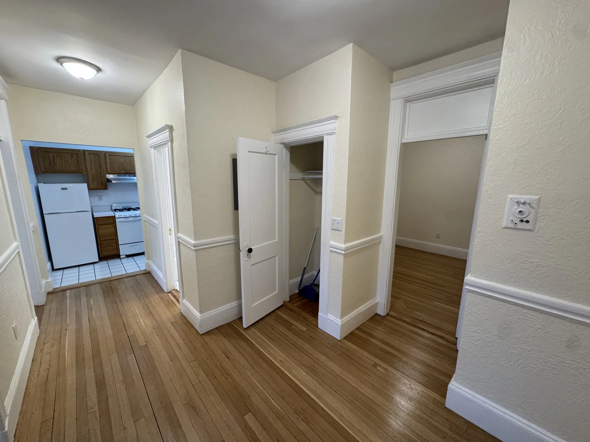 2 bed, 1 bath apartment for rent at 1127 Commonwealth Ave Unit 10, Allston — photo 7 of 25