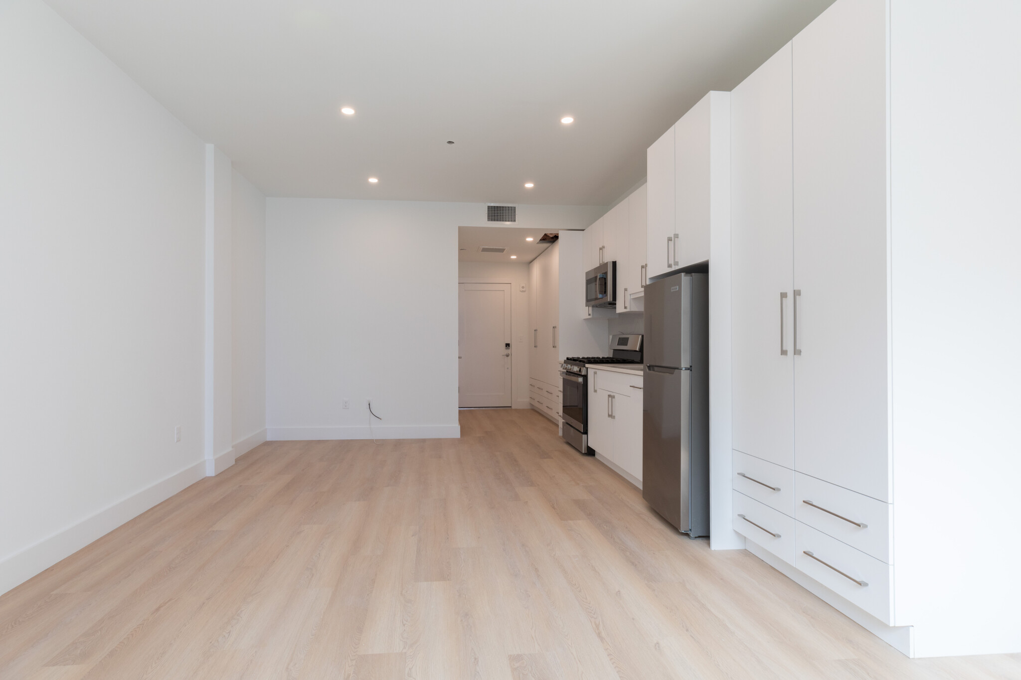 Studio bed, 1 bath apartment for rent at 1127 Harrison Ave Unit 221, Roxbury — photo 2 of 7
