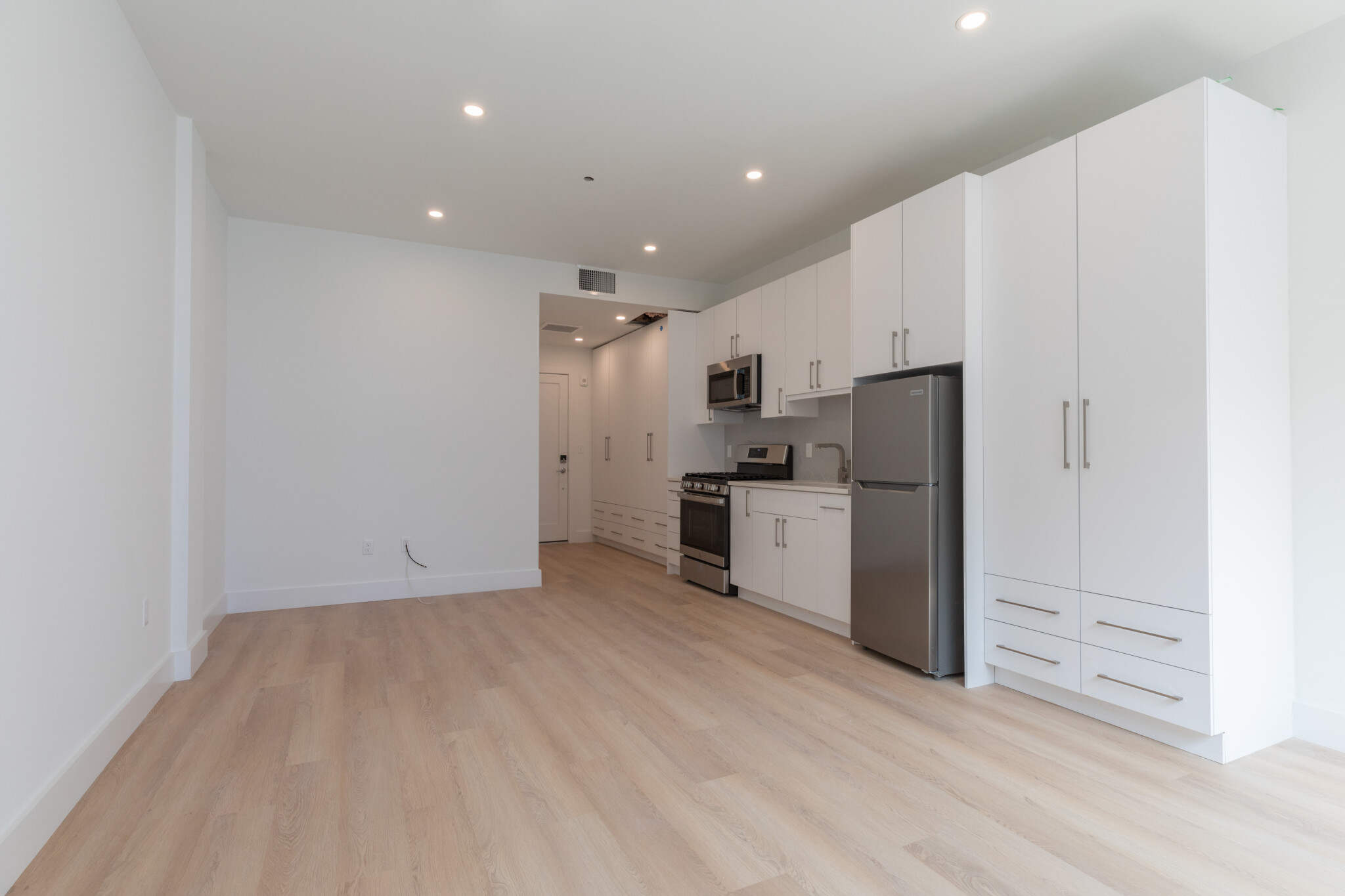 Studio bed, 1 bath apartment for rent at 1127 Harrison Ave Unit 221, Roxbury — photo 3 of 7