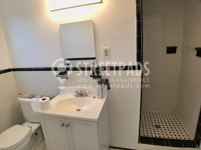 3 bed, 2 bath apartment for rent at 1129 Beacon St Unit 6, Longwood — photo 10 of 37