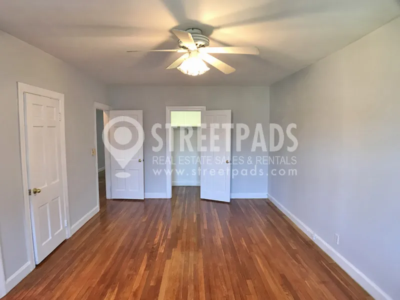 3 bed, 2 bath apartment for rent at 1129 Beacon St Unit 6, Longwood — photo 8 of 37
