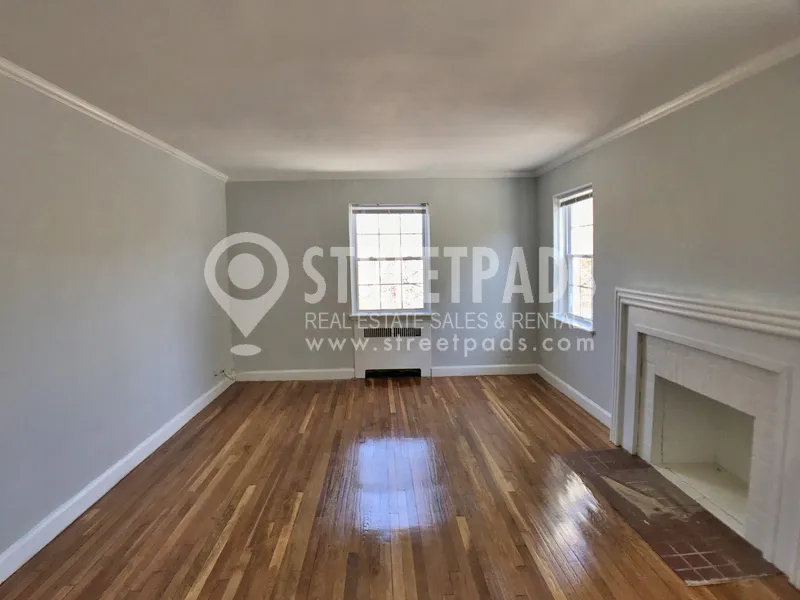 3 bed, 2 bath apartment for rent at 1129 Beacon St Unit 6, Longwood — photo 3 of 37