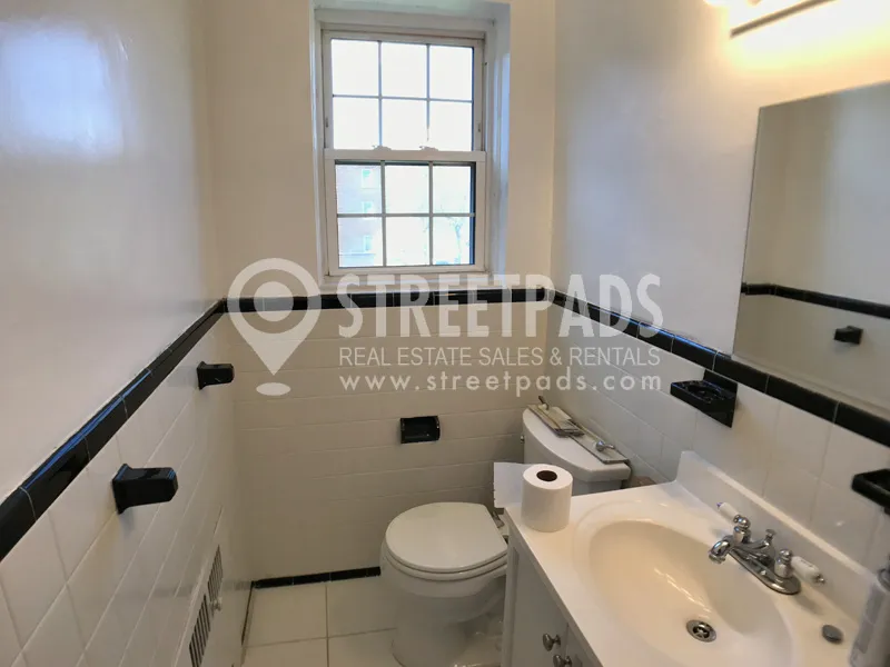 3 bed, 2 bath apartment for rent at 1129 Beacon St Unit 6, Longwood — photo 11 of 37