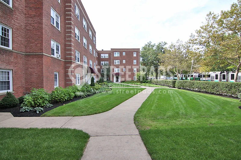3 bed, 2 bath apartment for rent at 1129 Beacon St Unit 6, Longwood — photo 36 of 37