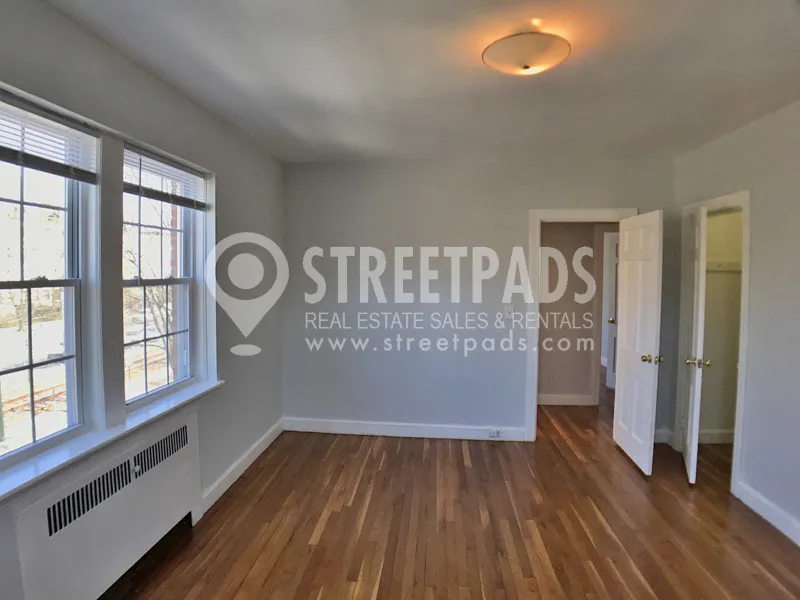 3 bed, 2 bath apartment for rent at 1129 Beacon St Unit 6, Longwood — photo 23 of 37