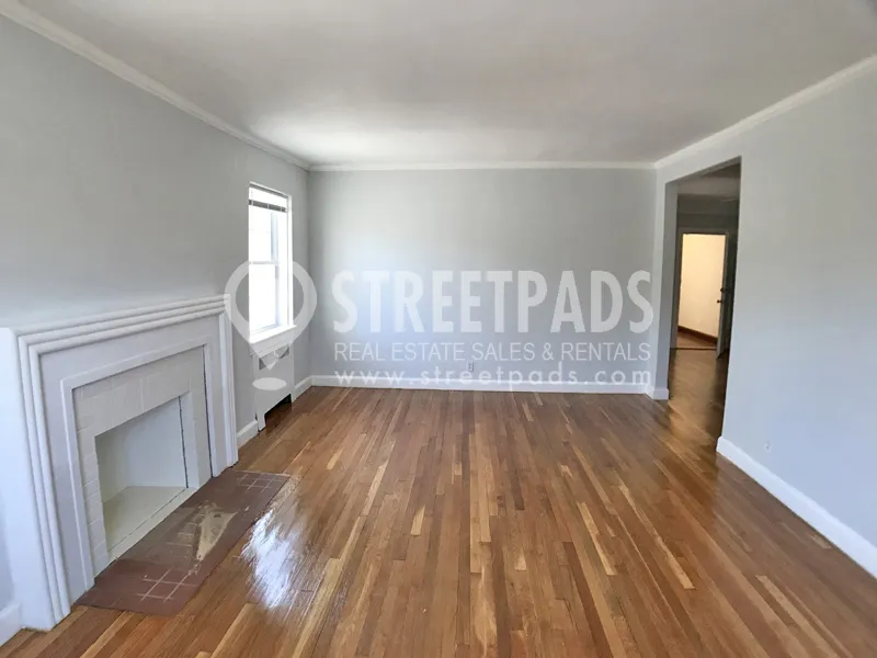 3 bed, 2 bath apartment for rent at 1129 Beacon St Unit 6, Longwood — photo 4 of 37