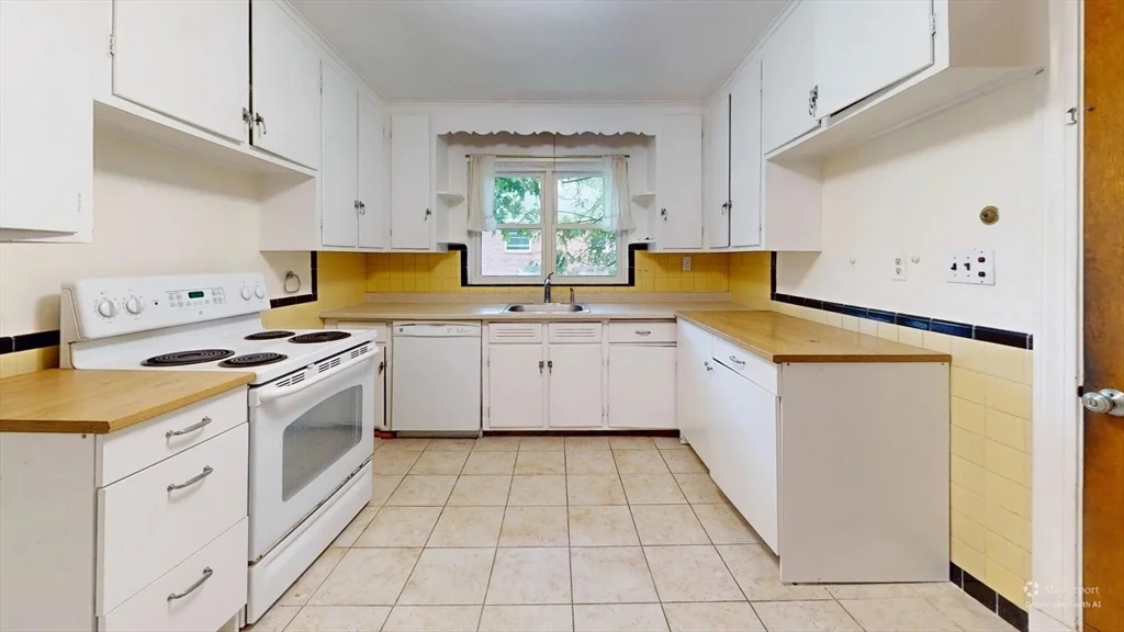 3 bed, 1 bath apartment for rent at 115 Withington Rd Unit 113, Newton — photo 1 of 14
