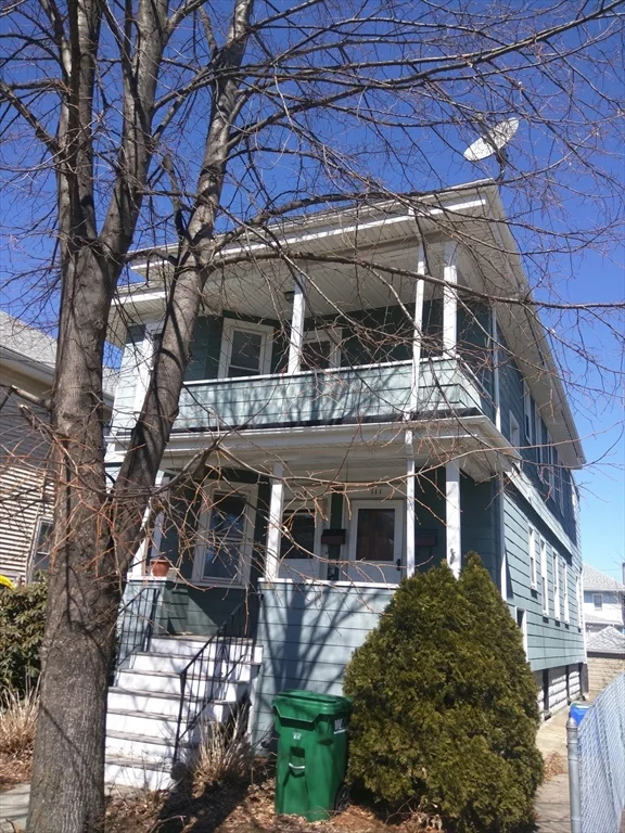 3 bed, 1 bath apartment for rent at 113 3rd St Unit 1, Medford