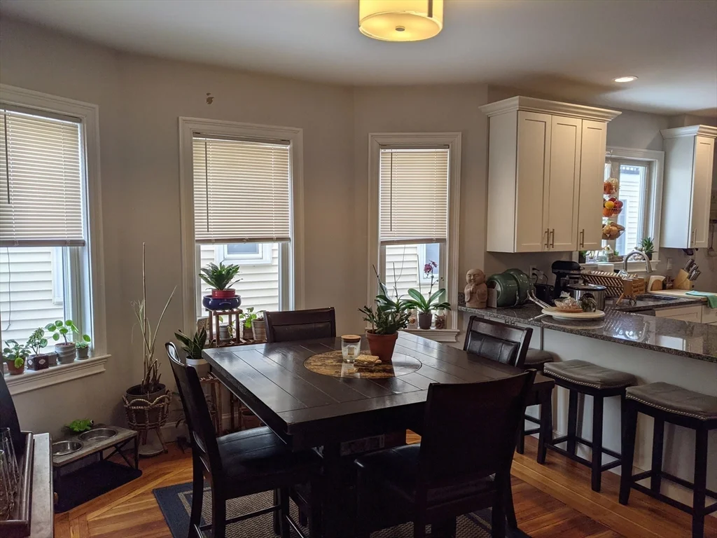 3 bed, 1 bath apartment for rent at 113 3rd St Unit 1, Medford — photo 4 of 14