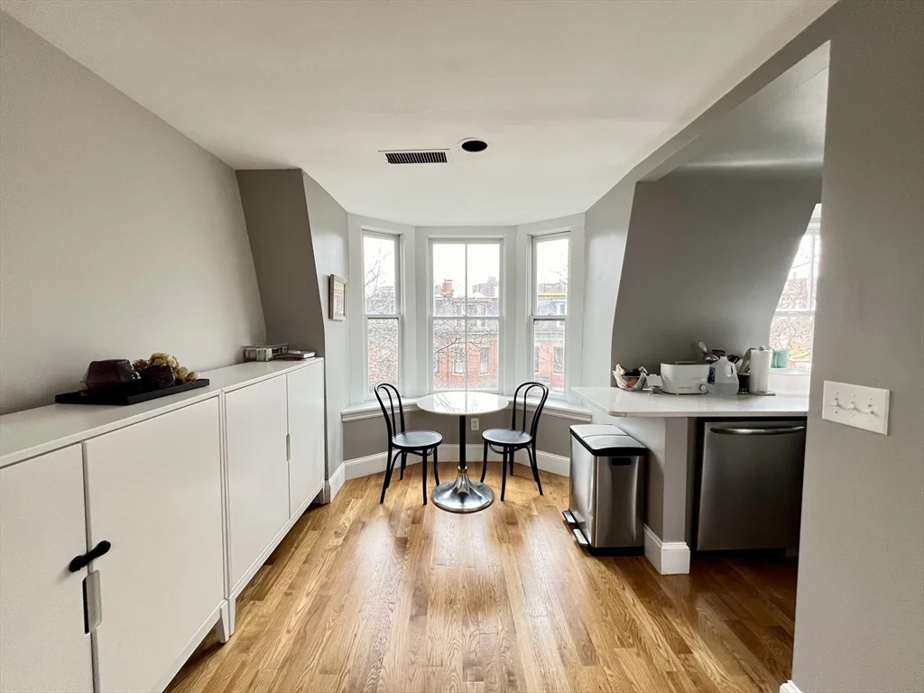 3 bed, 1 bath apartment for rent at 113 Appleton St Unit 3, South End — photo 7 of 21