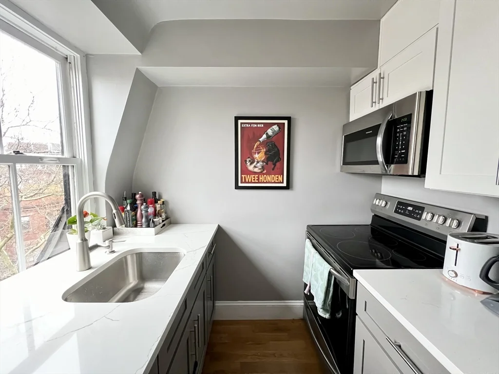 3 bed, 1 bath apartment for rent at 113 Appleton St Unit 3, South End — photo 11 of 21