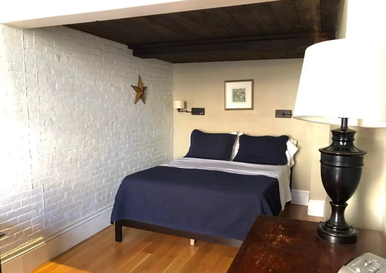 3 bed, 2 bath apartment for rent at 113 Beacon St Unit 2 Front, Back Bay — photo 5 of 22