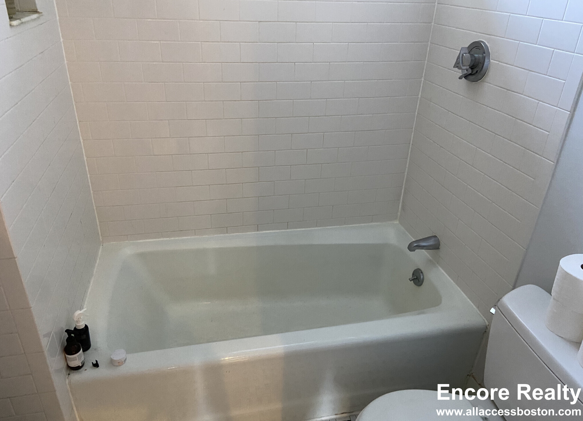 3 bed, 2 bath apartment for rent at 113 Beacon St Unit 6, Back Bay — photo 24 of 37