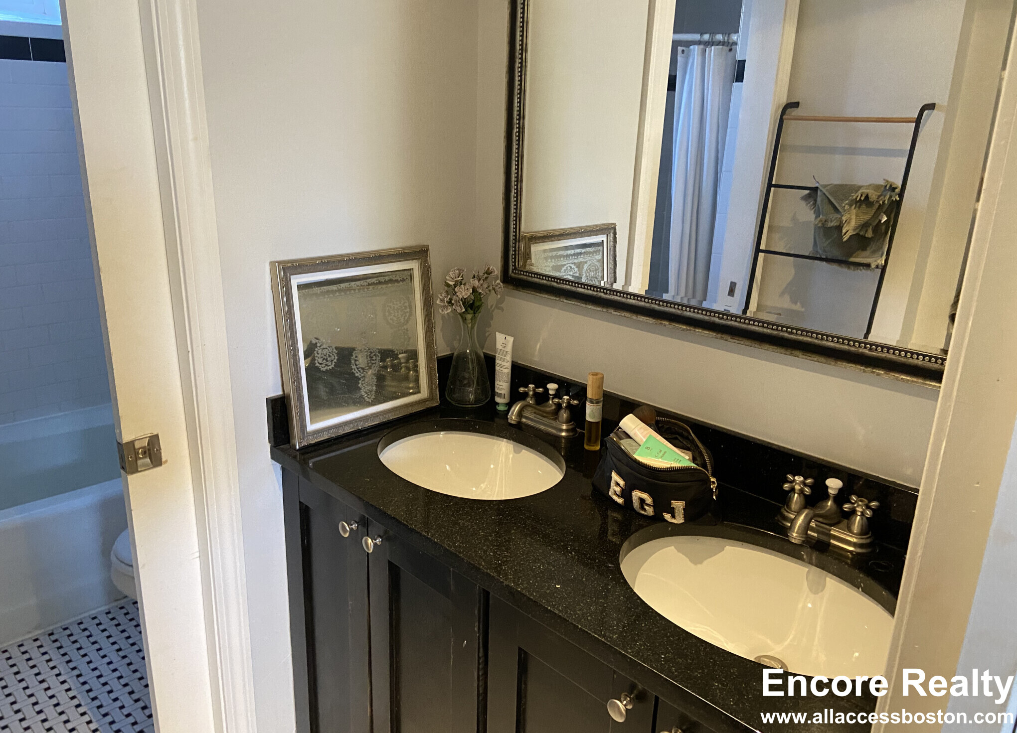 3 bed, 2 bath apartment for rent at 113 Beacon St Unit 6, Back Bay — photo 22 of 37